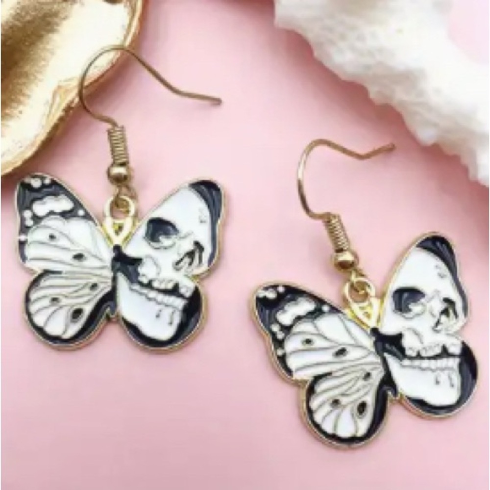 🛍️NIP goldtone black+white butterfly and skull earrings